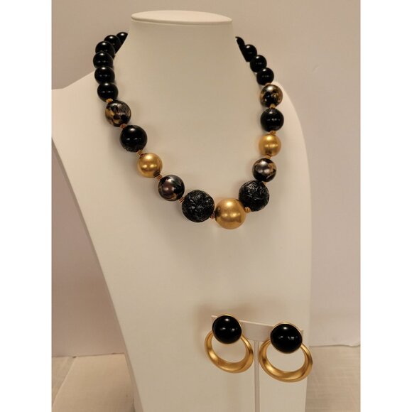 Vintage Trifari Black & Gold Clip-On Earrings & Statement Bead Necklace Set - Picture 12 of 12